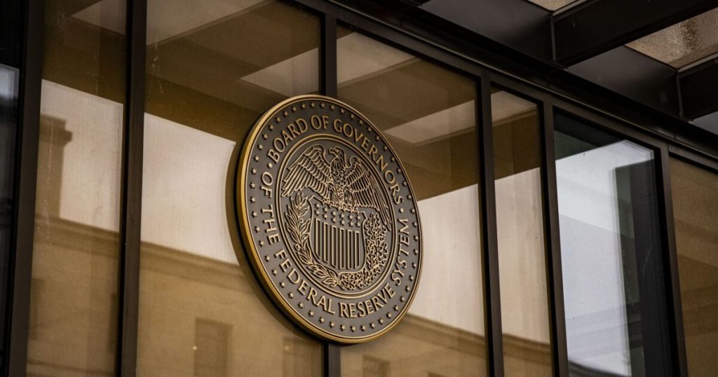 Fed cites bank named in Ponzi scheme suit