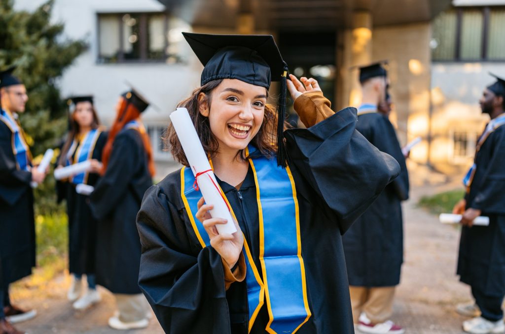 Financial Gift Ideas for the 2025 Graduate