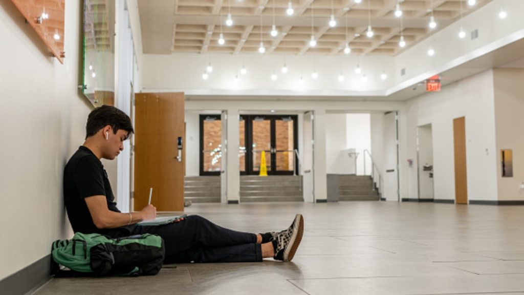 Student loan ‘default cliff’ coming as late payments rise: reports