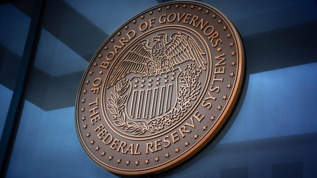 Survey: Investment experts see 10-year Treasury yield falling over the next year