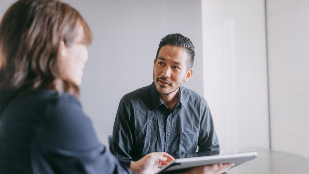 How to become a financial advisor