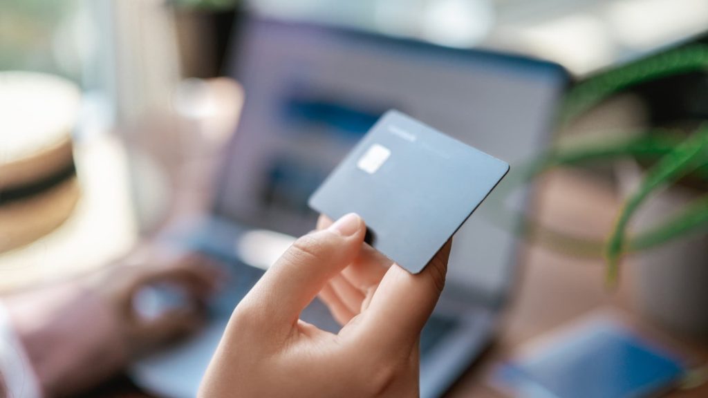 How to know if a travel credit card with an annual fee is worth it