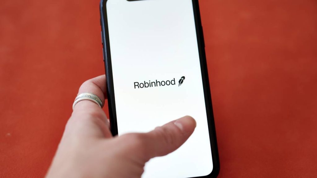 Robinhood launched a new robo-advisor. Here’s how it stacks up against the competition