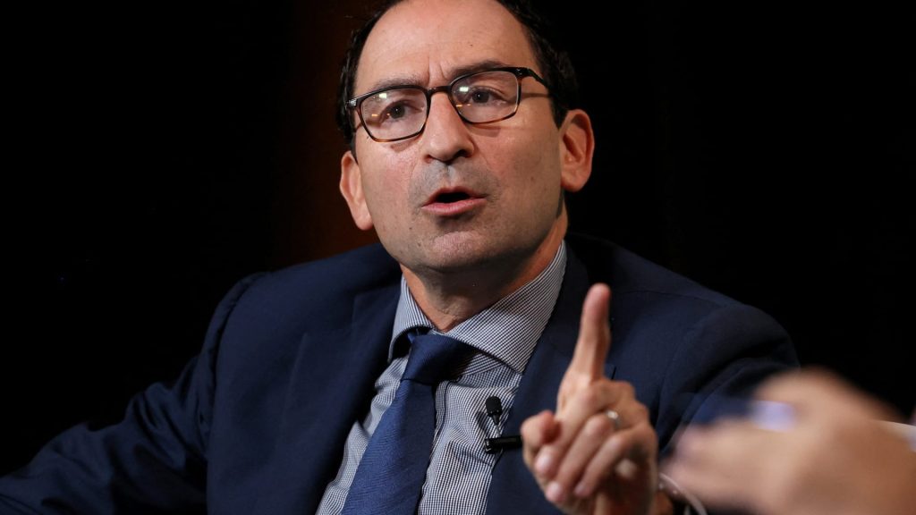 Blackstone’s Gray defends world’s largest private credit fund Blackstone’s Gray defends world’s largest private credit fund