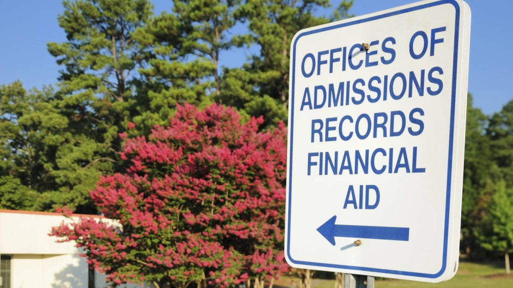 National College Decision Day: How to maximize aid